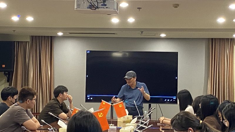 行业现状：服装品牌策划的多元化发展